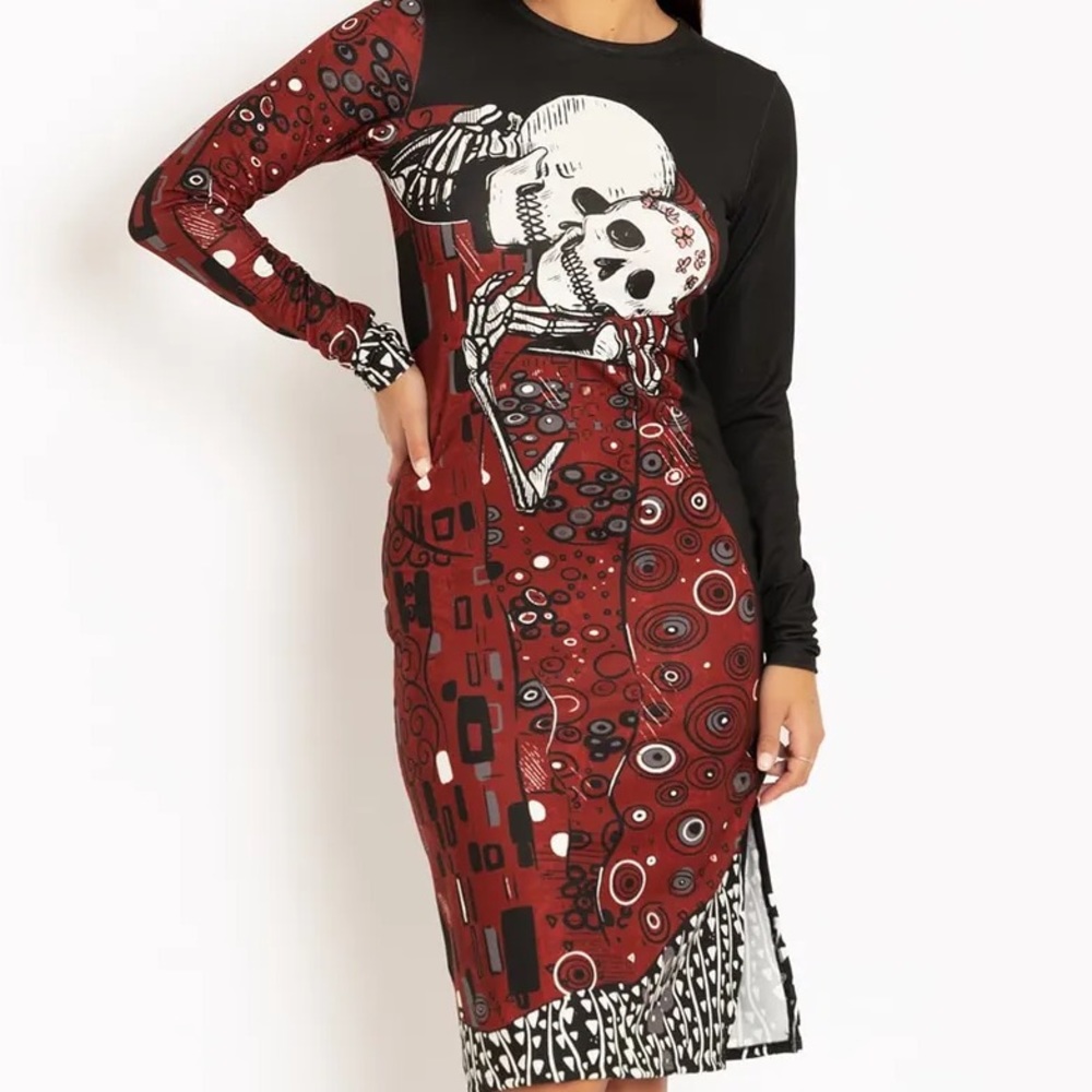 Blackmilk “THE KISS OF DEATH LONG SLEEVE TEE DRESS” Size Large L NWT Skulls